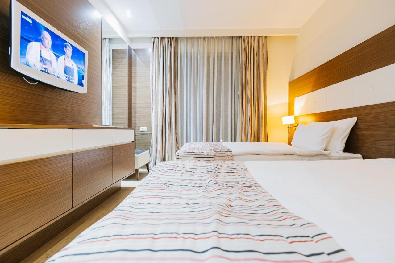 Hotel Dukagjini Печ Екстериор снимка