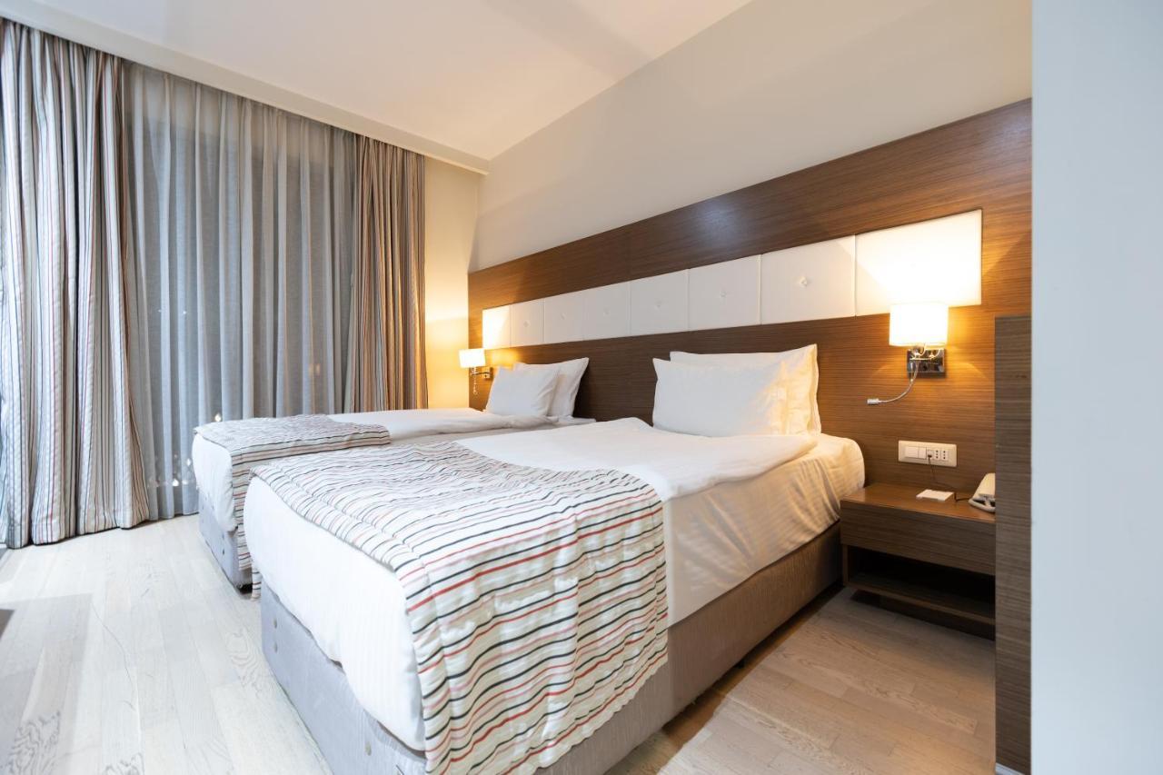 Hotel Dukagjini Печ Екстериор снимка