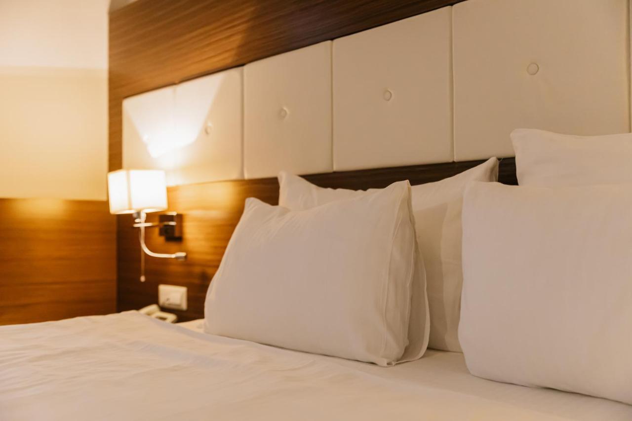 Hotel Dukagjini Печ Екстериор снимка