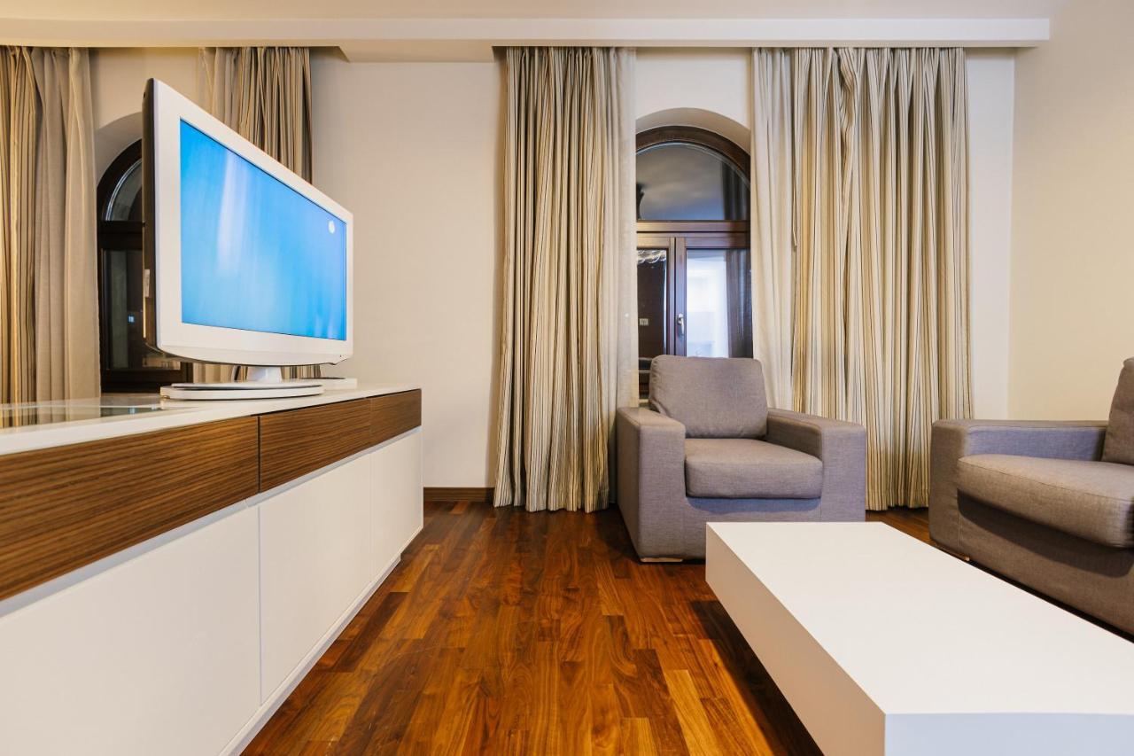 Hotel Dukagjini Печ Екстериор снимка