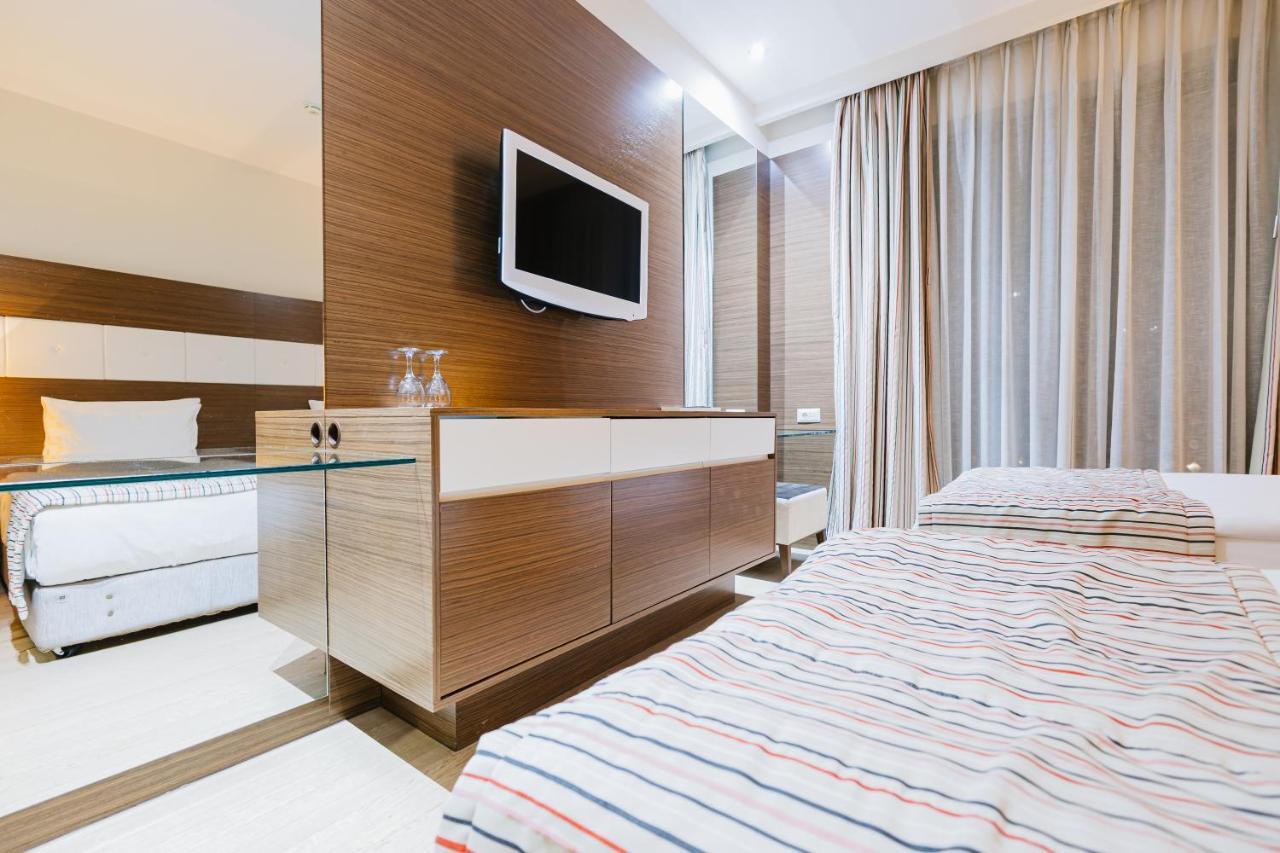 Hotel Dukagjini Печ Екстериор снимка