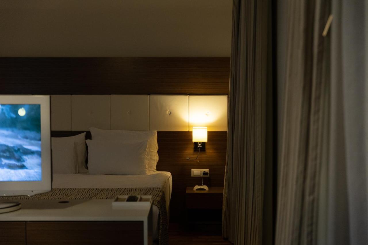 Hotel Dukagjini Печ Екстериор снимка