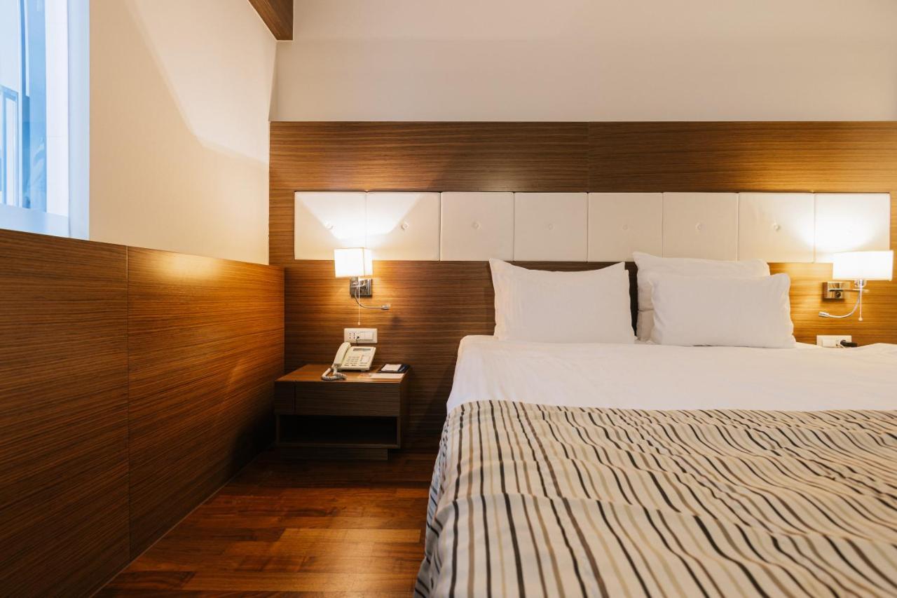 Hotel Dukagjini Печ Екстериор снимка
