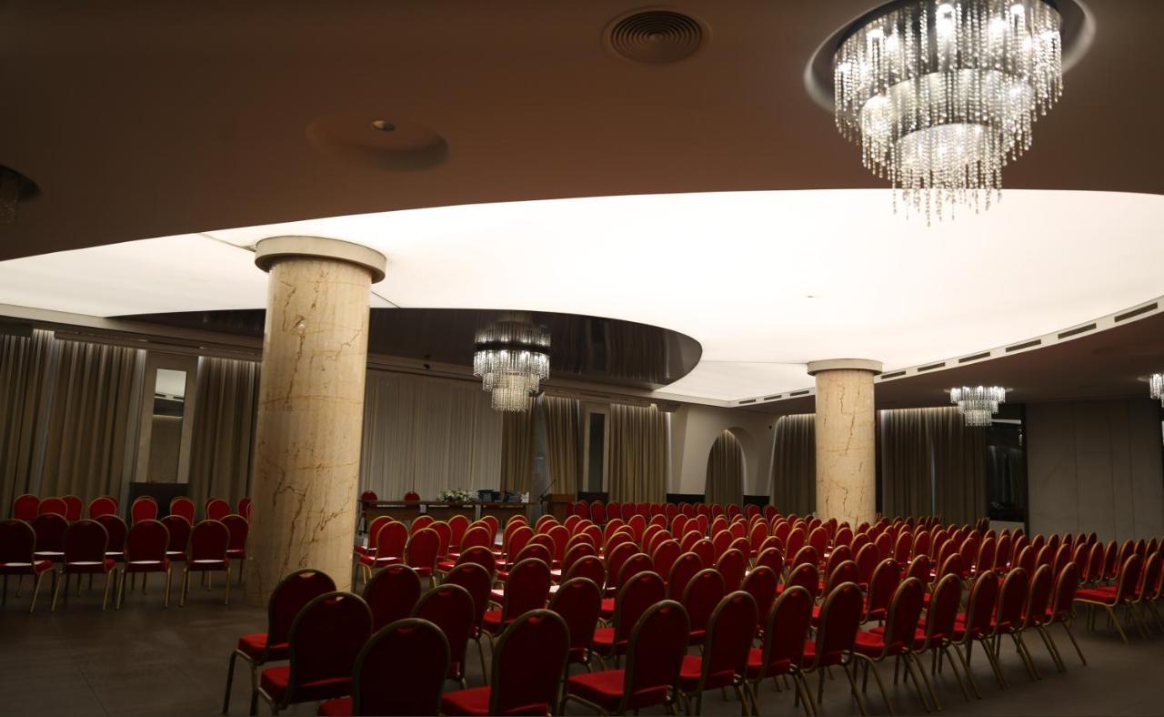 Hotel Dukagjini Печ Екстериор снимка