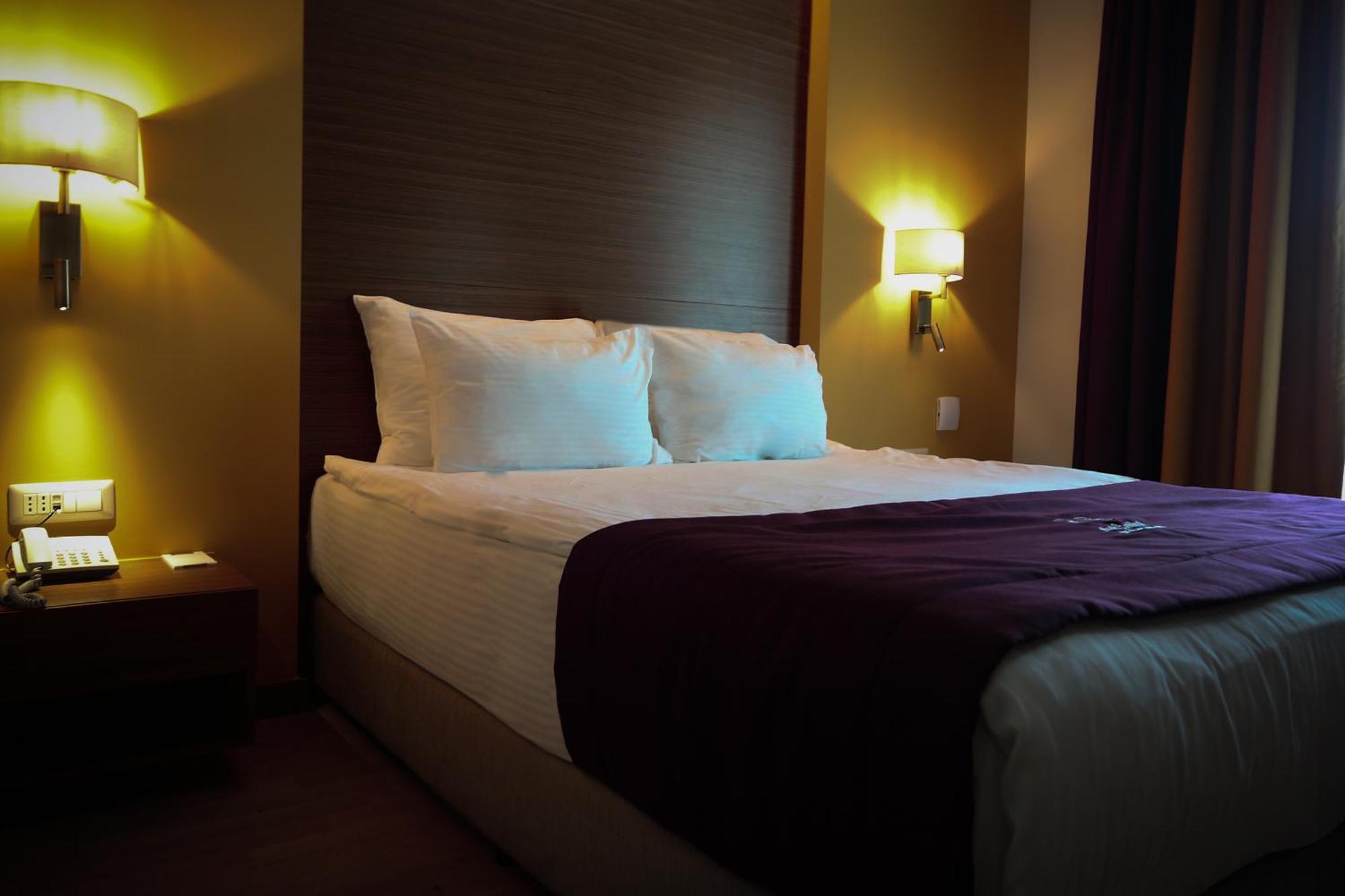 Hotel Dukagjini Печ Екстериор снимка