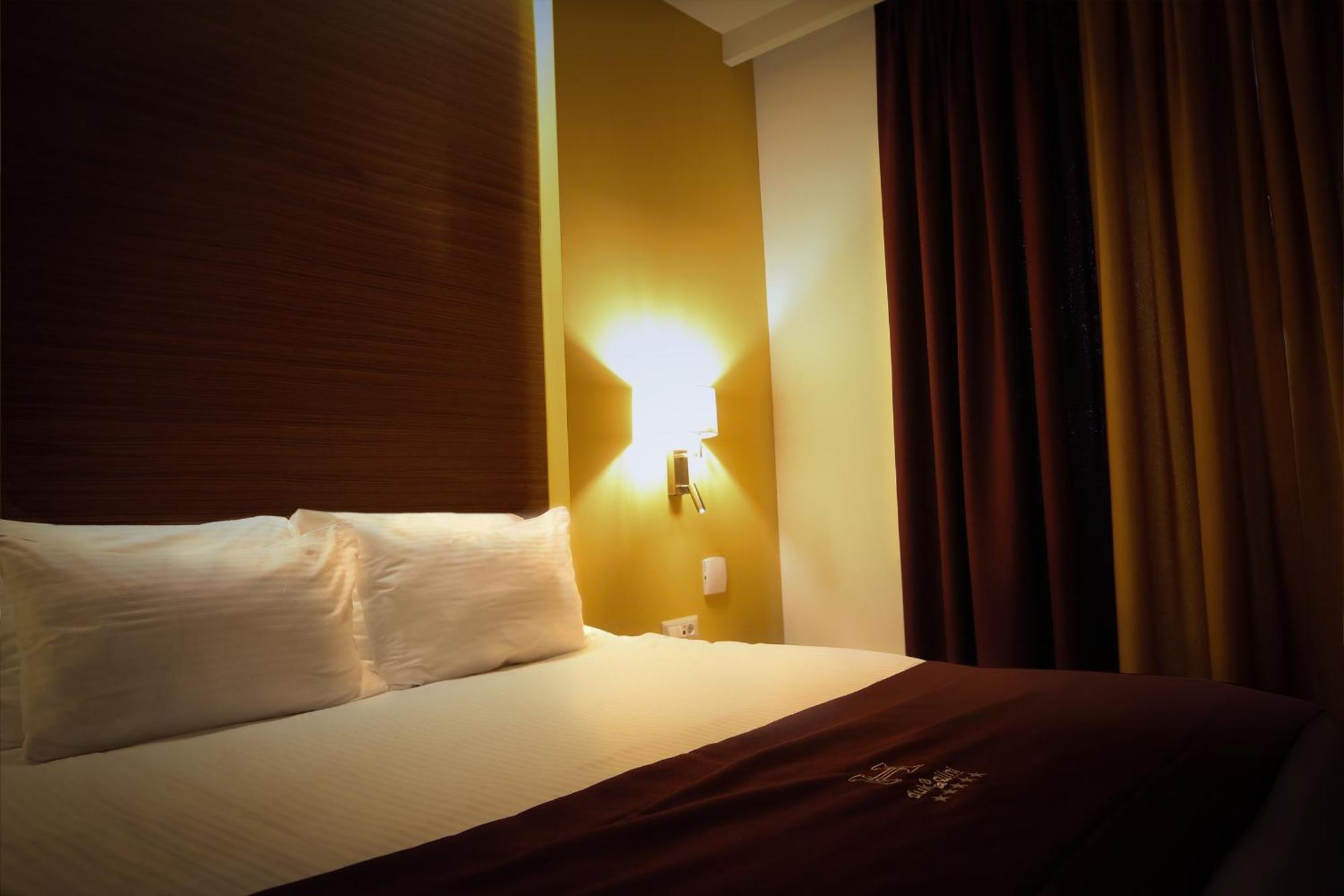 Hotel Dukagjini Печ Екстериор снимка
