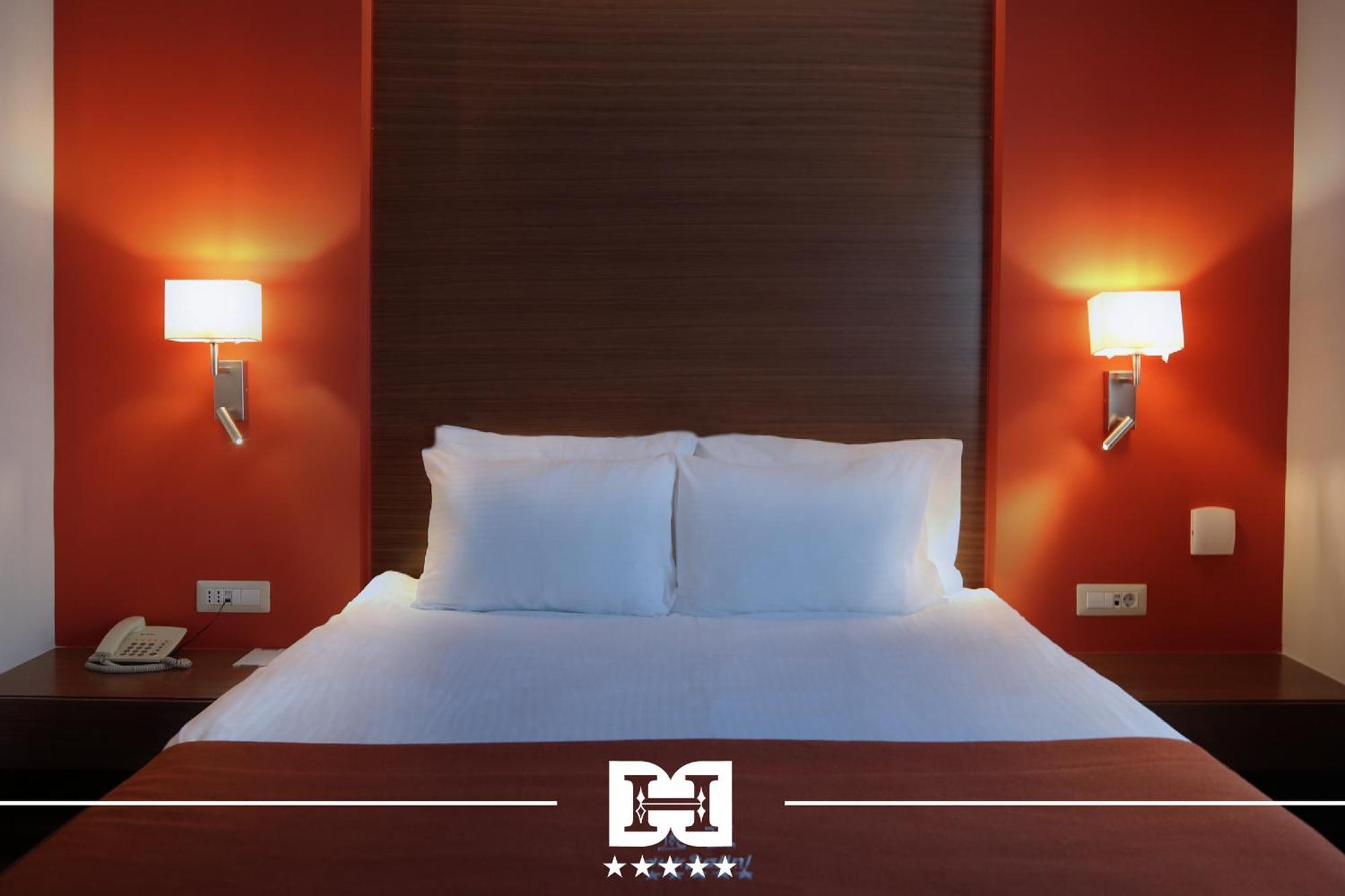 Hotel Dukagjini Печ Екстериор снимка