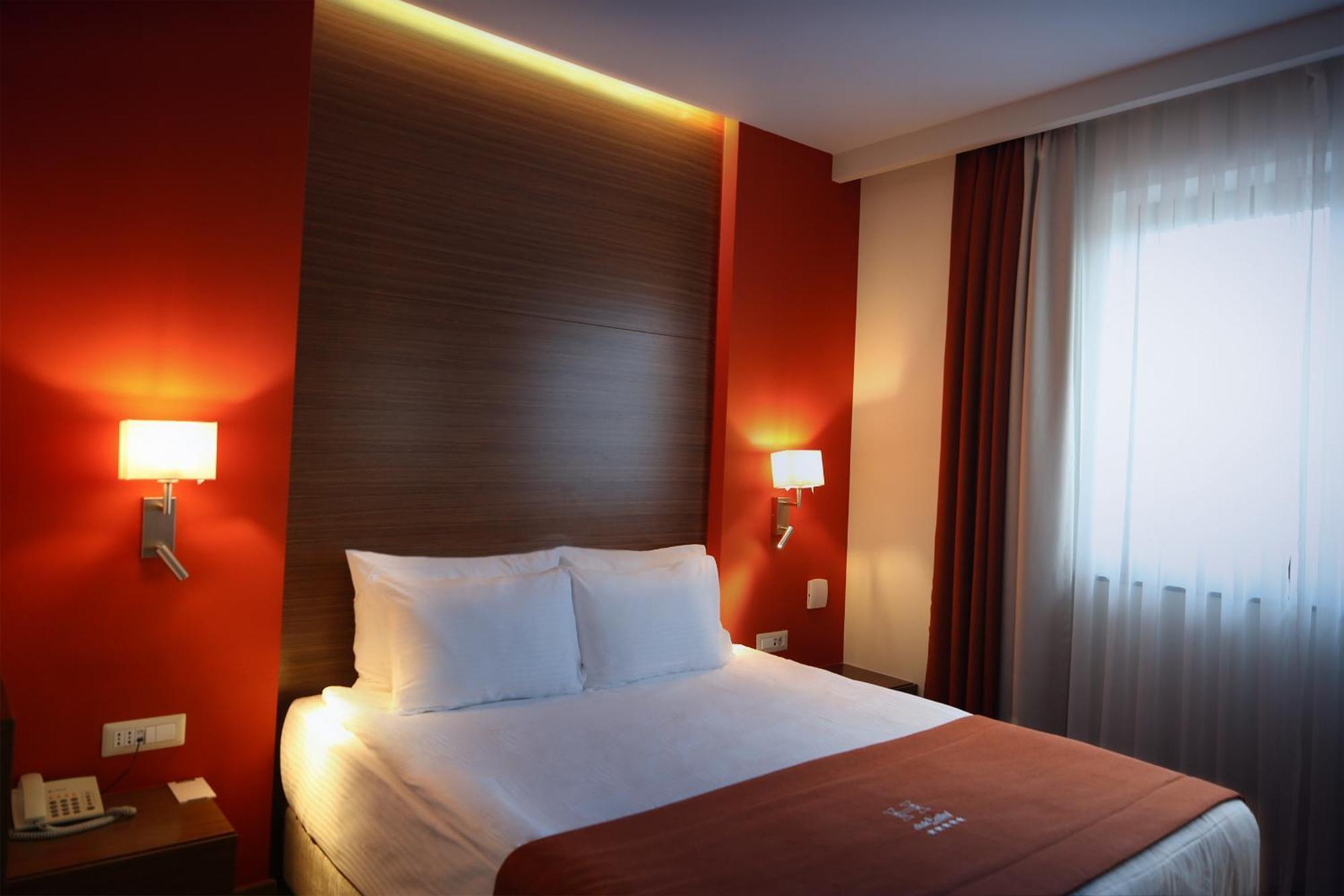 Hotel Dukagjini Печ Екстериор снимка