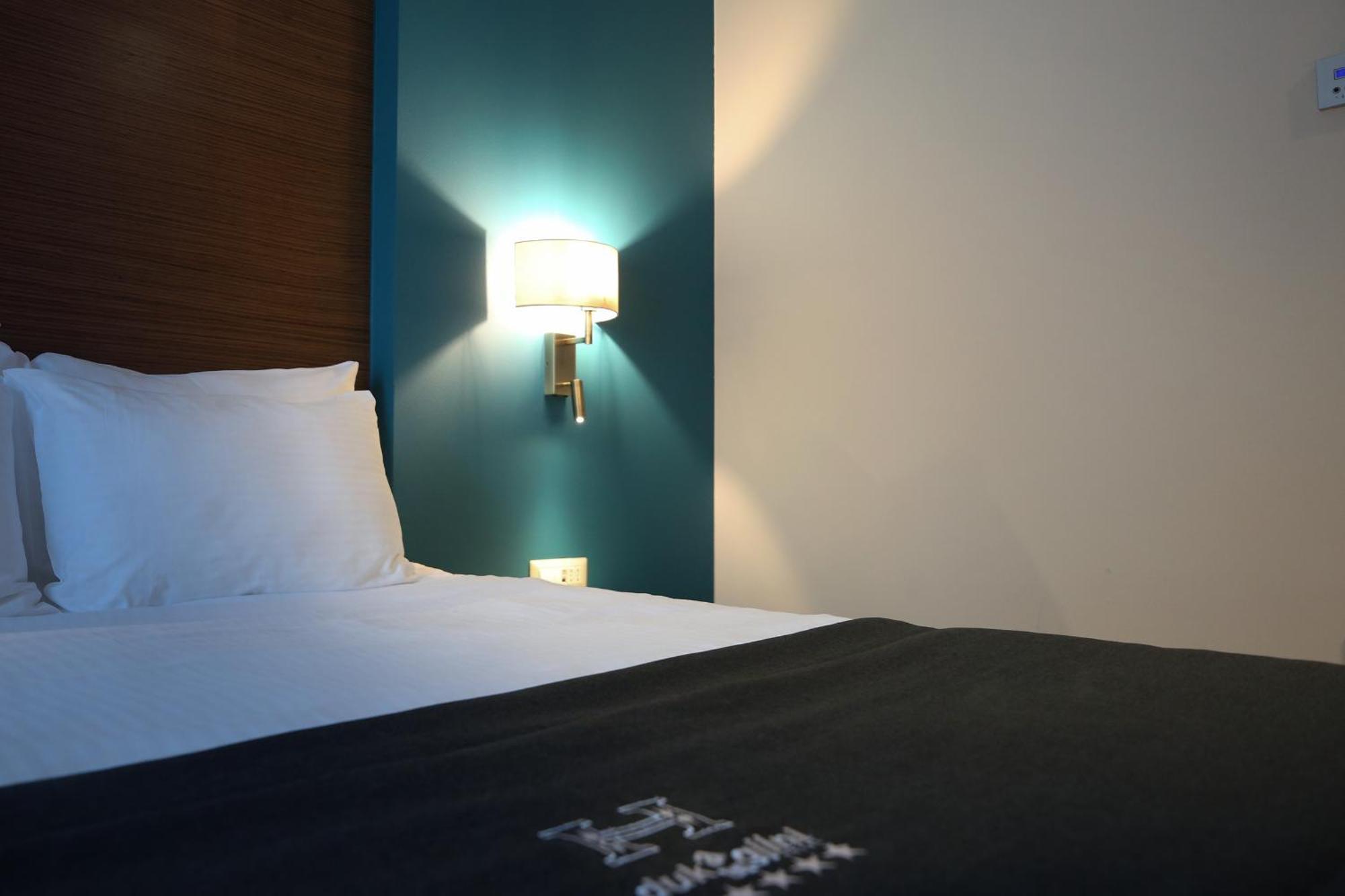 Hotel Dukagjini Печ Екстериор снимка